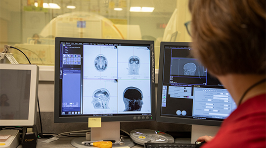 Dr. Tammie Benzinger visualizes brain structures at the Center for Clinical Imaging Research.