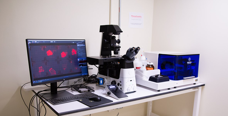 A spatial tissue profiling station with an inverted Nikon microscope and an Akoya Biosciences PhenoCycler system