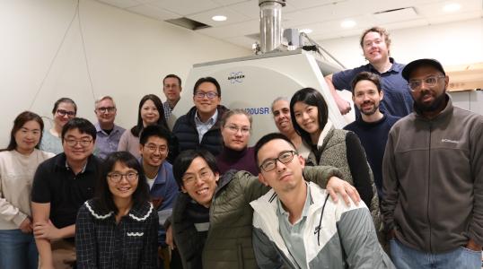  Dr. Shih and the research team